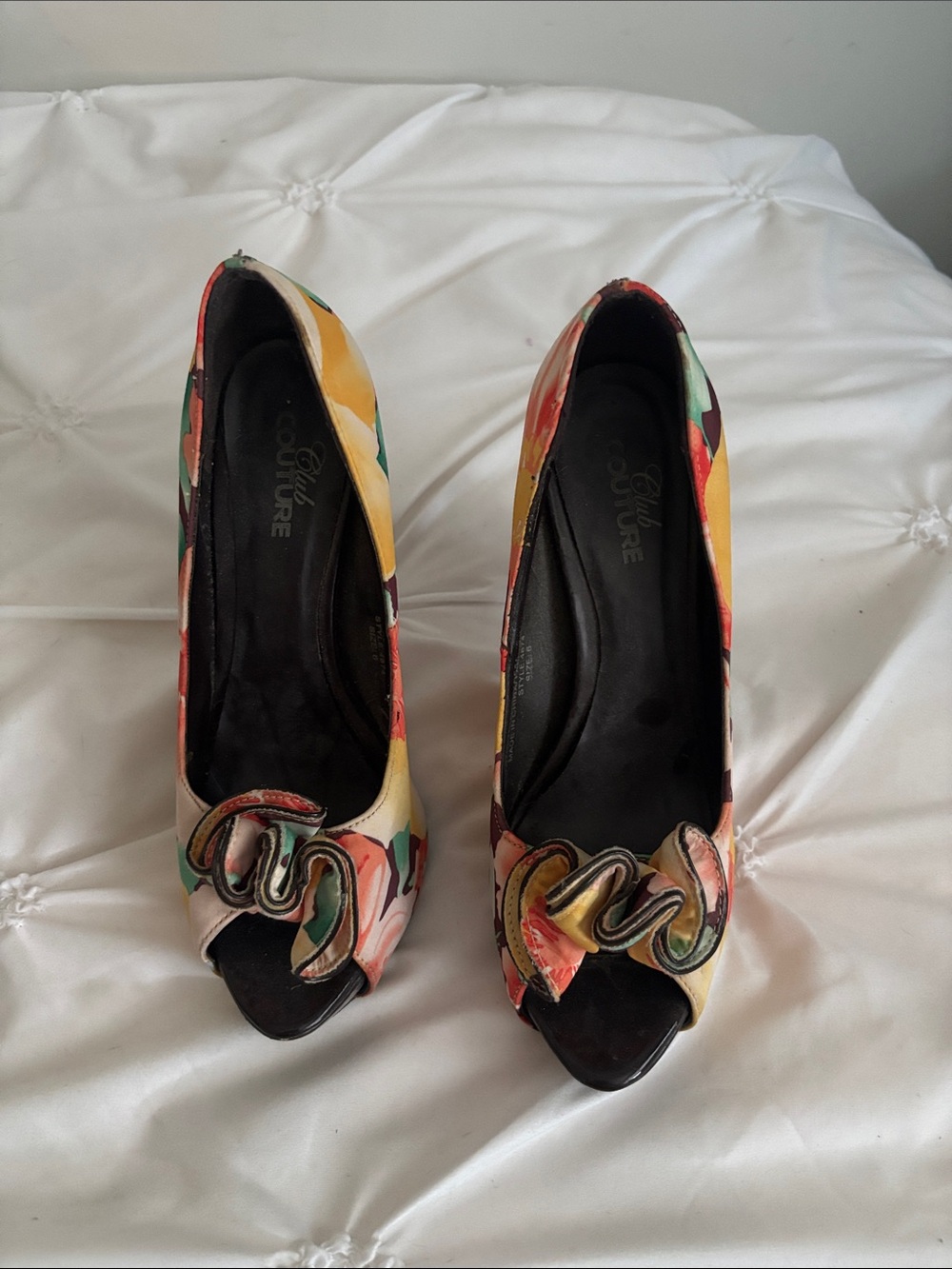 CLUB COUTURE - Multicolor Floral Peep-Toe Heels with Bow Detail